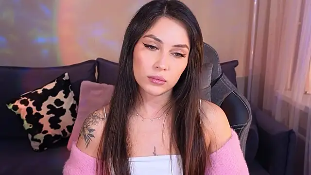 Snapshot of CarolineGuthrie chatting on March 6, 2026, 2:13 pm CarolineGuthrie online show from March 6, 2026, 2:13 pm