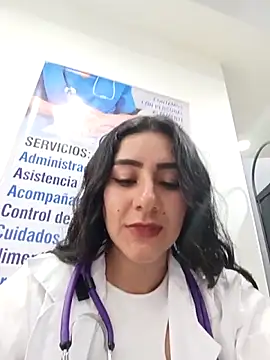 CAROLINE  07 online show from May 11, 2026, 4:04 pm