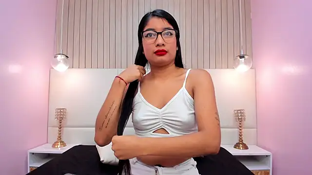 MelanyWayne  online show from May 4, 2026, 5:53 pm