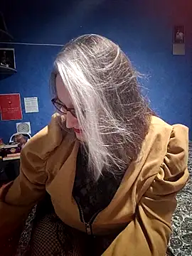 Feelineducentre online show from November 2, 2025, 8:22 pm