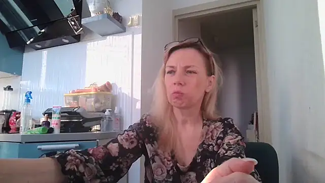 Sweetmurrr online show from June 20, 2026, 2:14 am