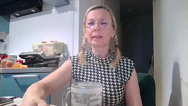Sweetmurrr online show from August 1, 2026, 1:38 am