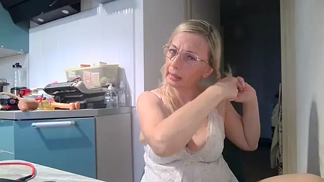 Sweetmurrr online show from August 3, 2026, 1:37 am