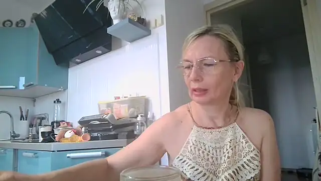 Sweetmurrr online show from August 6, 2026, 3:08 am