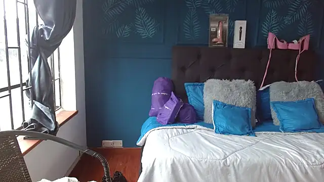 zohet kriss online show from March 10, 2026, 3:50 pm