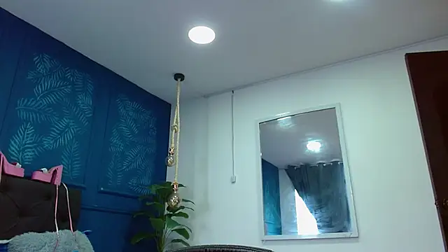 zohet kriss online show from March 11, 2026, 2:56 pm