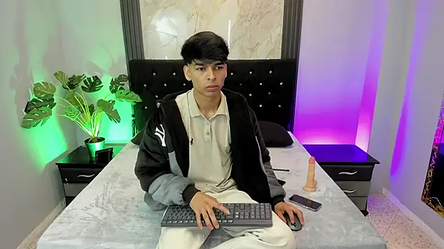 OnlyJos online show from October 12, 2025, 1:54 pm