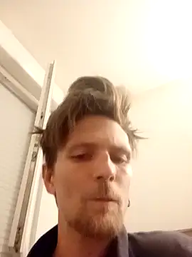 Snapshot of AcquiredCompound chatting on October 27, 2025, 6:23 pm AcquiredCompound online show from October 27, 2025, 6:23 pm