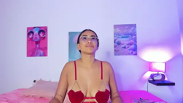Snapshot of tyra_bankss_ chatting on October 22, 2025, 3:07 am tyra bankss  online show from October 22, 2025, 3:07 am