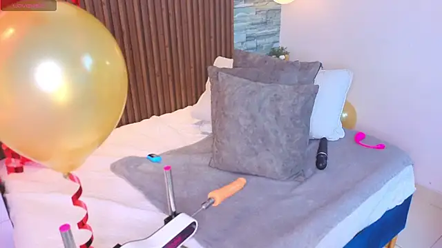 Snapshot of Miagomezx chatting on February 15, 2026, 2:58 pm Miagomezx online show from February 15, 2026, 2:58 pm