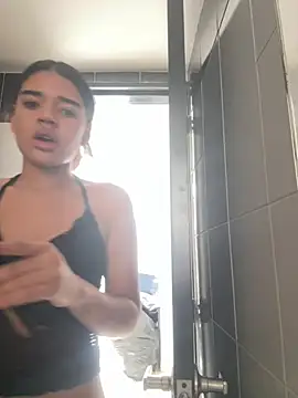 Snapshot of Miagomezx chatting on February 27, 2026, 4:29 pm Miagomezx online show from February 27, 2026, 4:29 pm