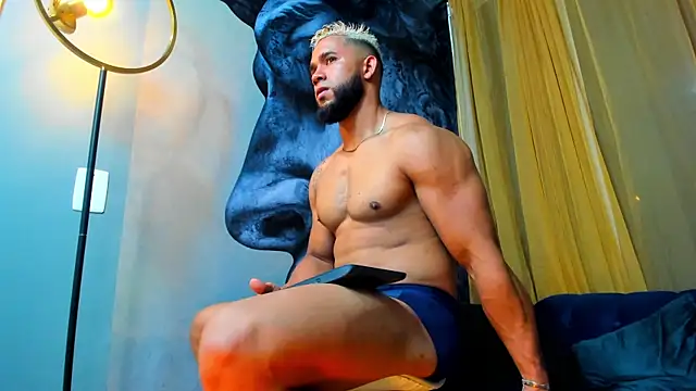 Massimo Cruz online show from October 7, 2025, 11:57 pm