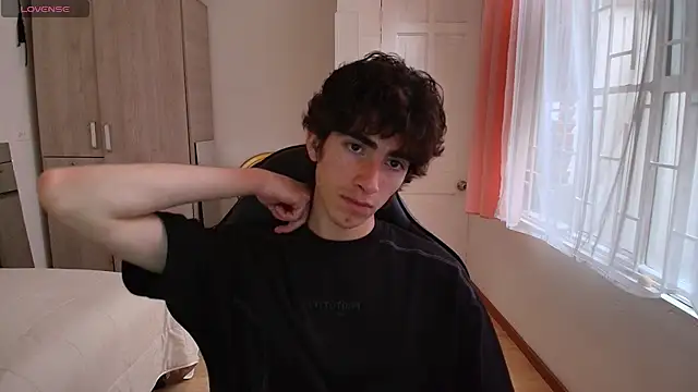 Nude Boy18 online show from September 19, 2025, 9:48 pm