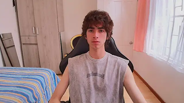 Nude Boy18 online show from September 21, 2025, 8:21 pm