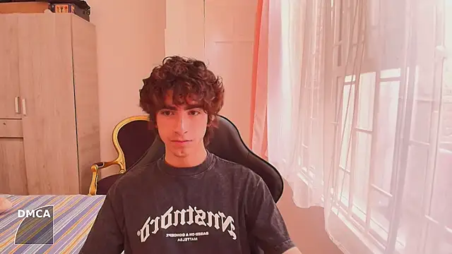 Nude Boy18 online show from October 1, 2025, 8:26 pm