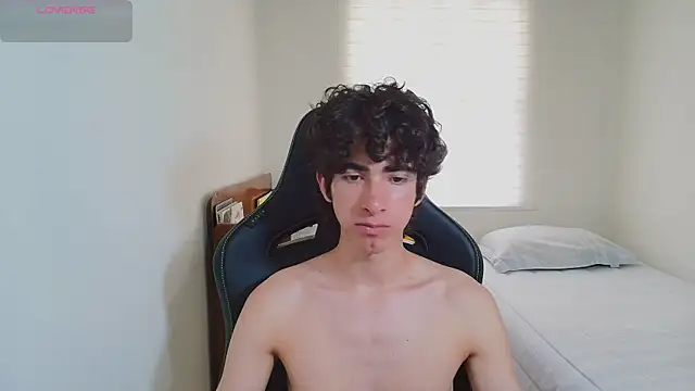 Nude Boy18 online show from June 11, 2026, 9:46 pm