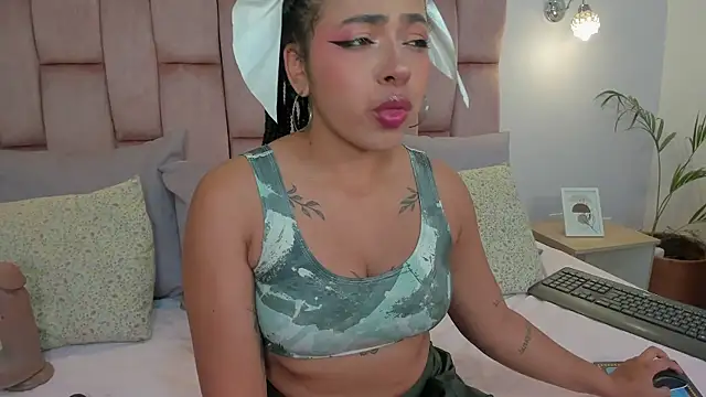 momo ayasse online show from November 2, 2025, 2:36 am