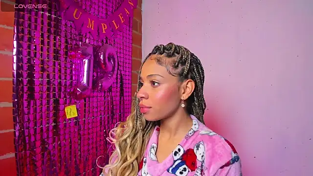 yumi hanna online show from October 3, 2025, 12:07 am