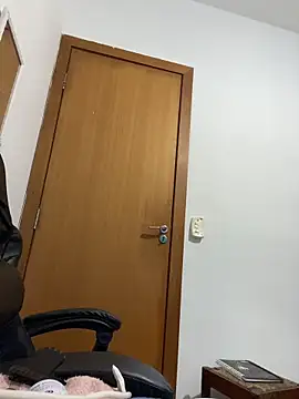 lucioliveira online show from May 14, 2026, 12:39 am