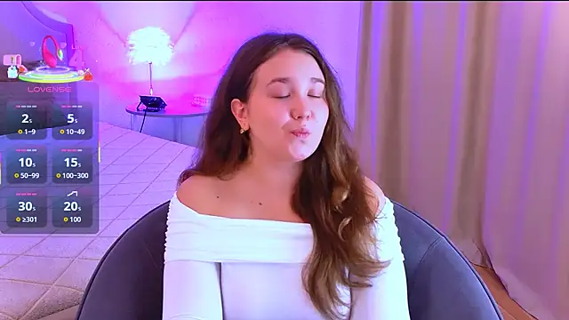 Snapshot of VelvetVixenCute chatting on October 5, 2025, 5:28 am VelvetVixenCute online show from October 5, 2025, 5:28 am