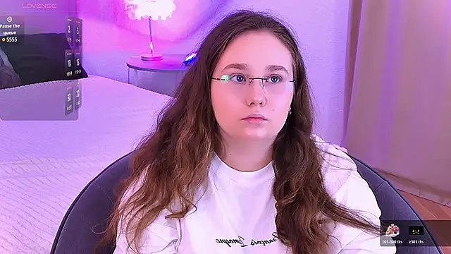 Snapshot of VelvetVixenCute chatting on October 20, 2025, 5:30 am VelvetVixenCute online show from October 20, 2025, 5:30 am