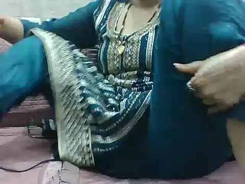 Snapshot of VNDANA_ chatting on November 1, 2025, 9:22 am VNDANA online show from November 1, 2025, 9:22 am