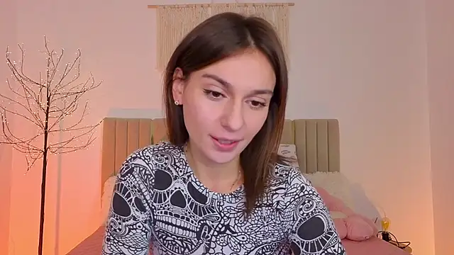 Little mia   online show from November 13, 2025, 9:03 pm