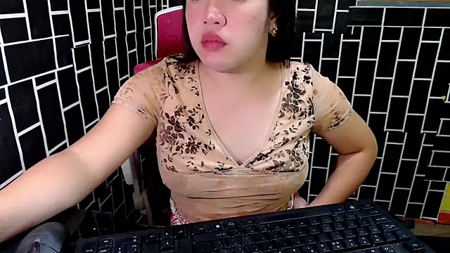 Snapshot of xUrDreamSlutWhore chatting on September 22, 2025, 7:38 pm xUrDreamSlutWhore online show from September 22, 2025, 7:38 pm
