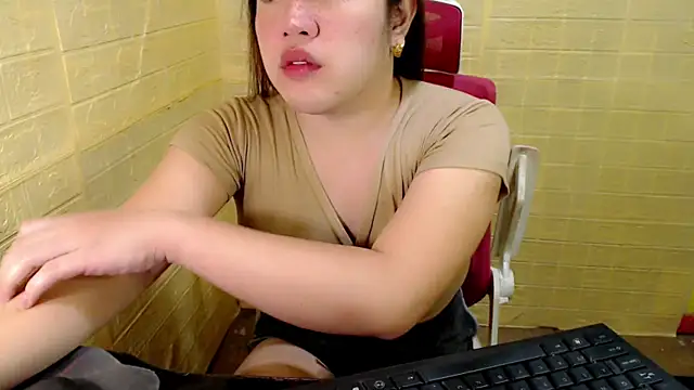 Snapshot of xUrDreamSlutWhore chatting on October 21, 2025, 3:02 pm xUrDreamSlutWhore online show from October 21, 2025, 3:02 pm