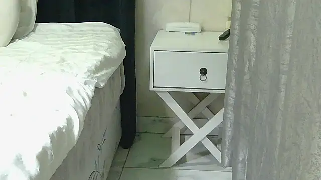 Petite Queenxx online show from September 14, 2025, 3:05 am