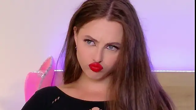 Snapshot of Sienna_Voss chatting on October 4, 2025, 9:46 pm Sienna Voss online show from October 4, 2025, 9:46 pm