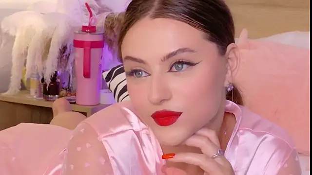 Snapshot of Sienna_Voss chatting on October 5, 2025, 10:29 pm Sienna Voss online show from October 5, 2025, 10:29 pm