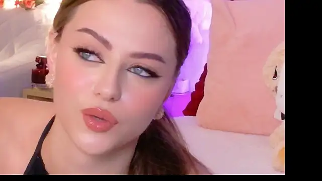 Snapshot of Sienna_Voss chatting on October 22, 2025, 8:41 pm Sienna Voss online show from October 22, 2025, 8:41 pm