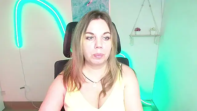 Snapshot of Jessica_Amore chatting on October 29, 2025, 6:48 am Jessica Amore online show from October 29, 2025, 6:48 am