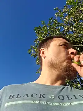 Amberdual online show from September 15, 2025, 3:12 pm