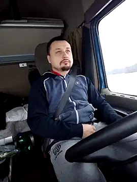 Amberdual online show from February 6, 2026, 7:02 am