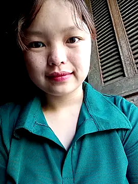 Snapshot of XoiXoi232 chatting on October 5, 2025, 12:31 am XoiXoi232 online show from October 5, 2025, 12:31 am