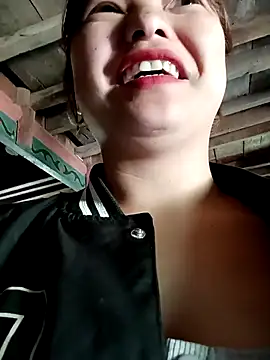 Snapshot of XoiXoi232 chatting on October 10, 2025, 3:38 am XoiXoi232 online show from October 10, 2025, 3:38 am