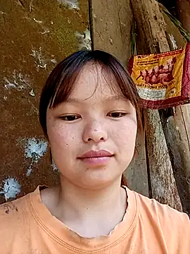 Snapshot of XoiXoi232 chatting on October 23, 2025, 5:07 am XoiXoi232 online show from October 23, 2025, 5:07 am