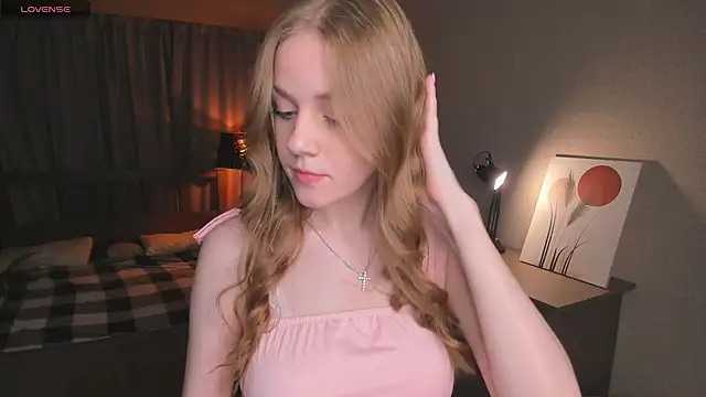 Snapshot of OdellaFrake chatting on October 12, 2025, 7:13 pm OdellaFrake online show from October 12, 2025, 7:13 pm