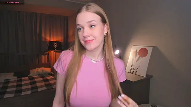 Snapshot of OdellaFrake chatting on October 21, 2025, 8:20 pm OdellaFrake online show from October 21, 2025, 8:20 pm