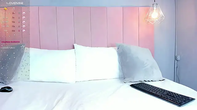 Snapshot of Cloe_Black chatting on October 1, 2025, 4:40 am Cloe Black online show from October 1, 2025, 4:40 am