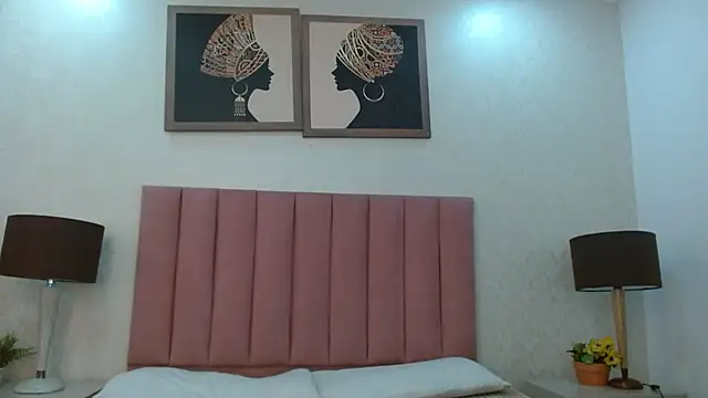 Isabelgh  online show from April 23, 2026, 7:49 pm