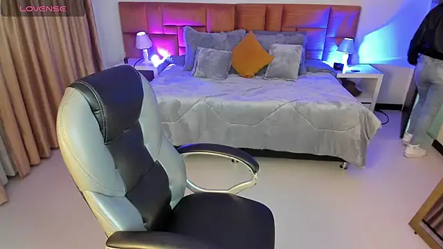Snapshot of Catti_Brie chatting on September 10, 2025, 11:32 am Catti Brie online show from September 10, 2025, 11:32 am