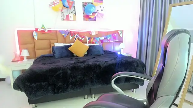 Catti Brie online show from July 8, 2026, 11:37 am