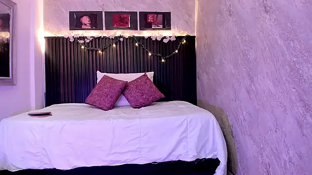 dark  nymph online show from September 24, 2025, 11:46 am