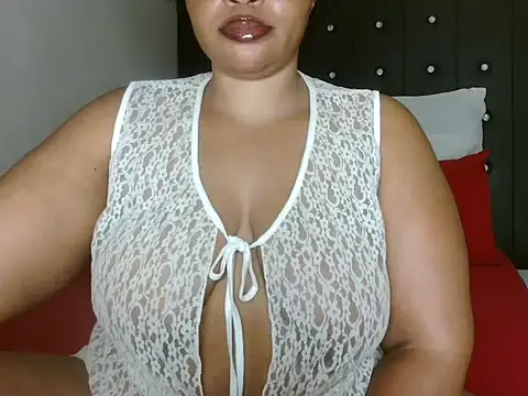 Snapshot of Chubby-barbie chatting on October 24, 2025, 2:08 am Chubby-barbie online show from October 24, 2025, 2:08 am