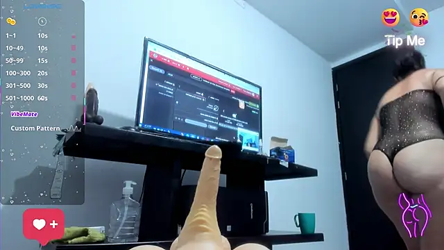 Alicia Whitee online show from October 14, 2025, 10:16 am