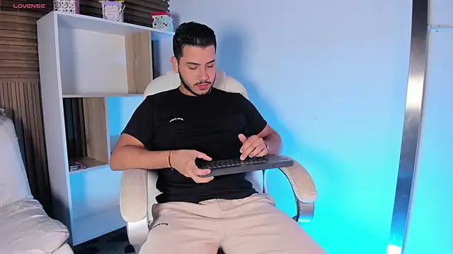 Axel grey  online show from October 12, 2025, 11:53 am