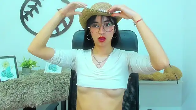 Snapshot of _Amatista_Fire chatting on October 22, 2025, 2:06 pm Amatista Fire online show from October 22, 2025, 2:06 pm